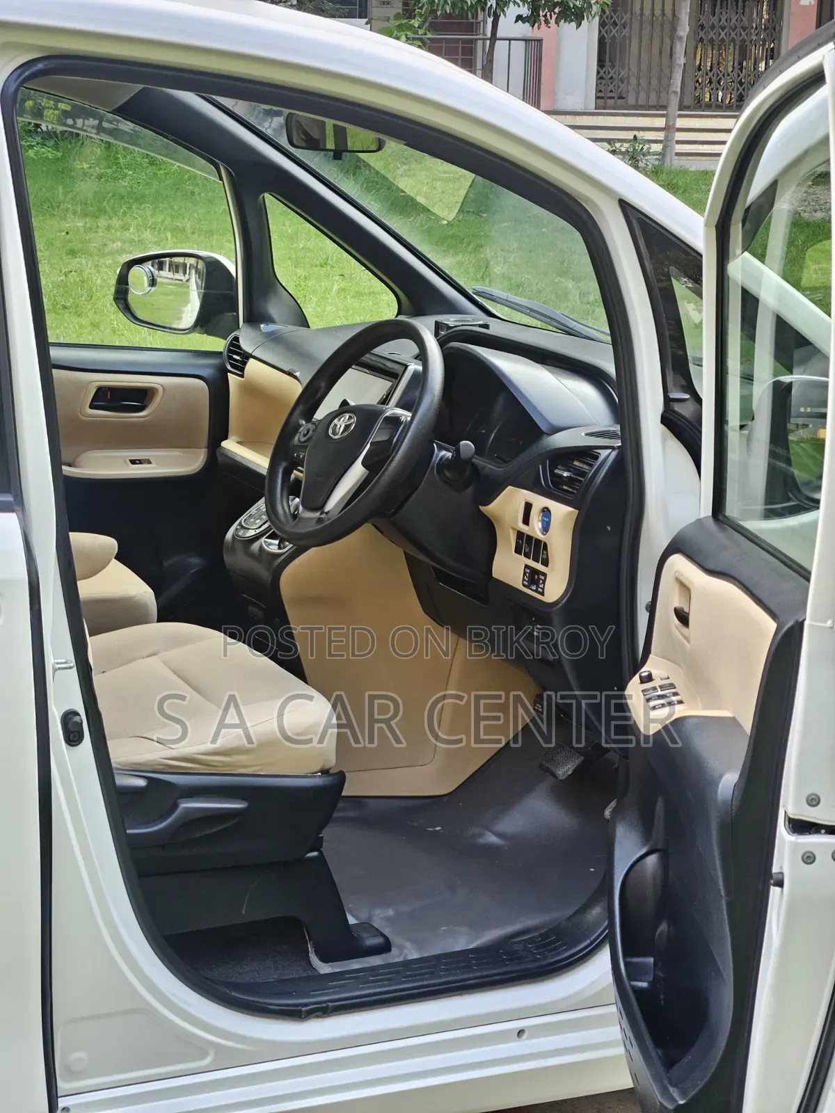 Toyota Noah 2014 Pearl