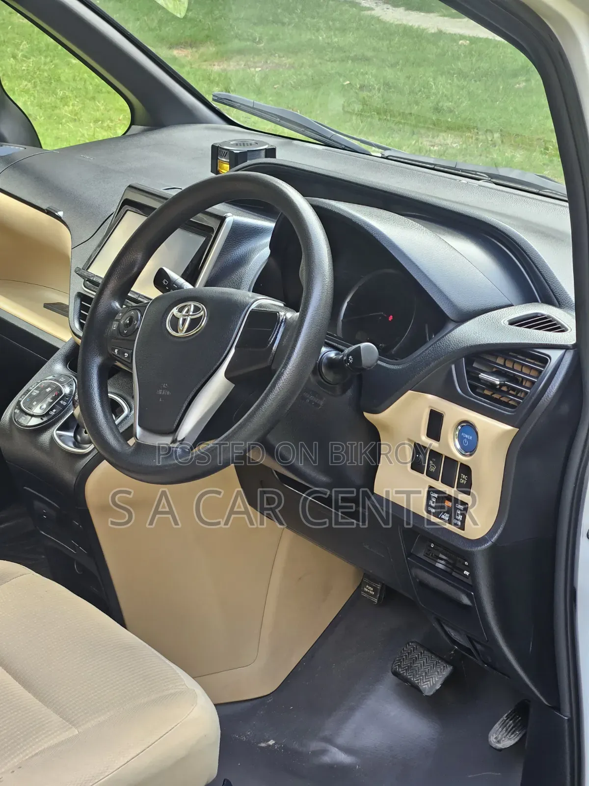 Toyota Noah 2014 Pearl