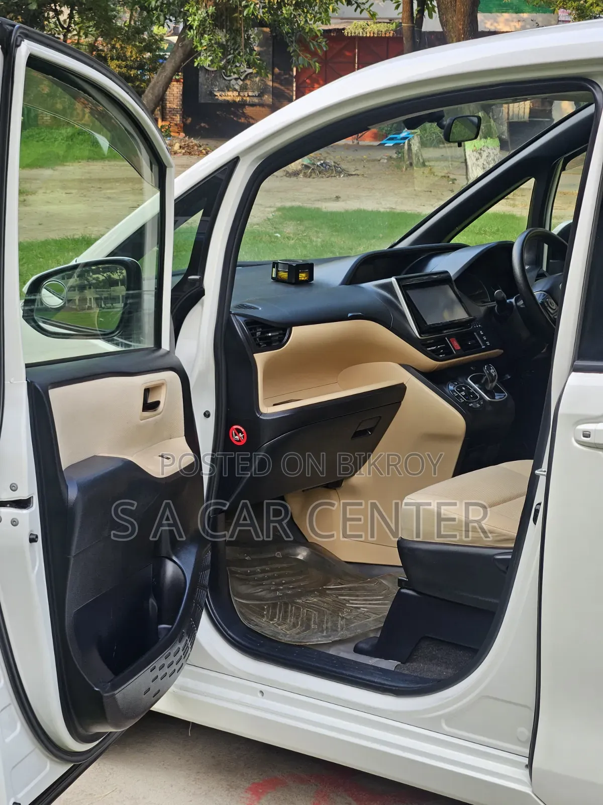 Toyota Noah 2014 Pearl