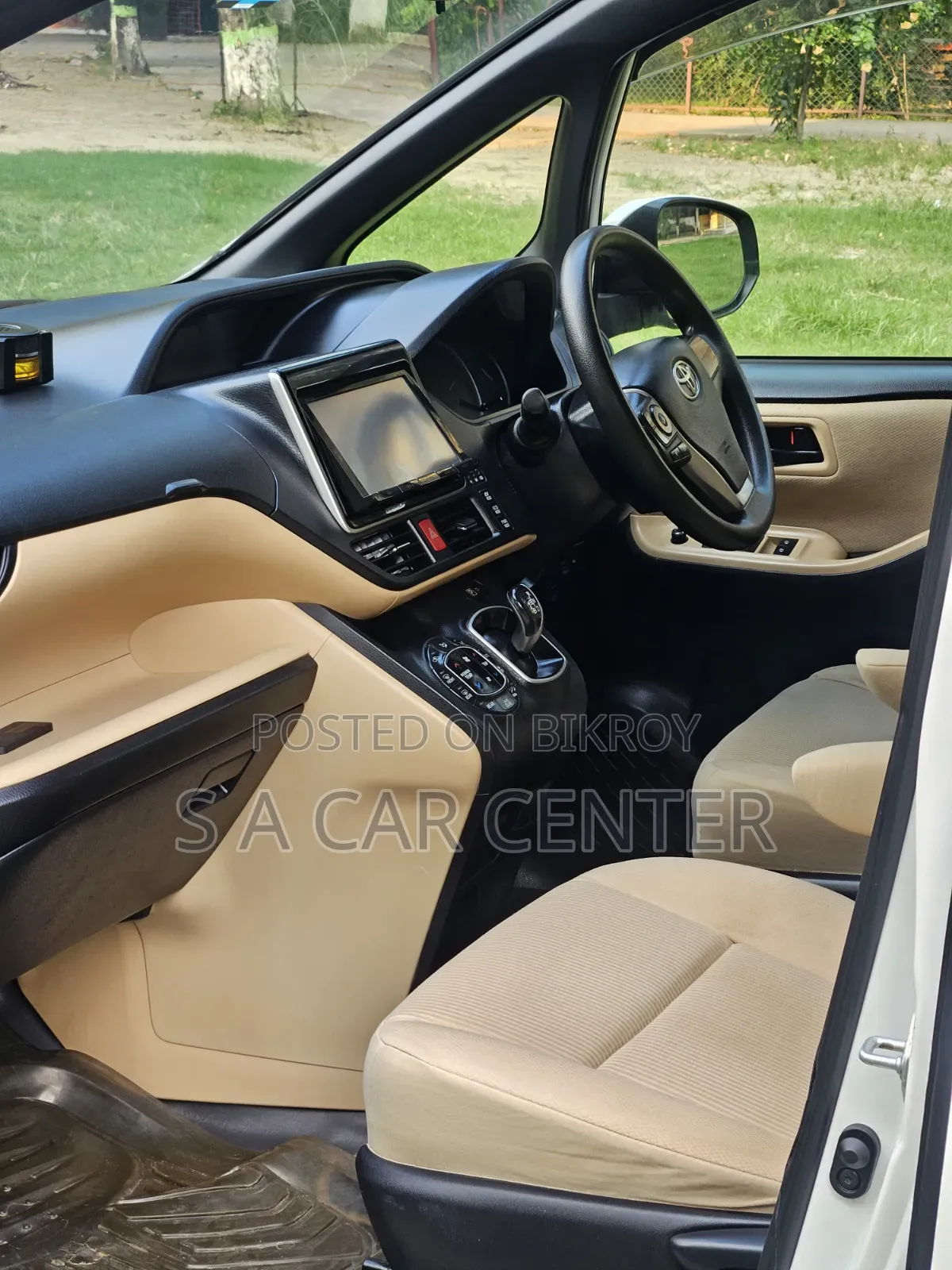 Toyota Noah 2014 Pearl