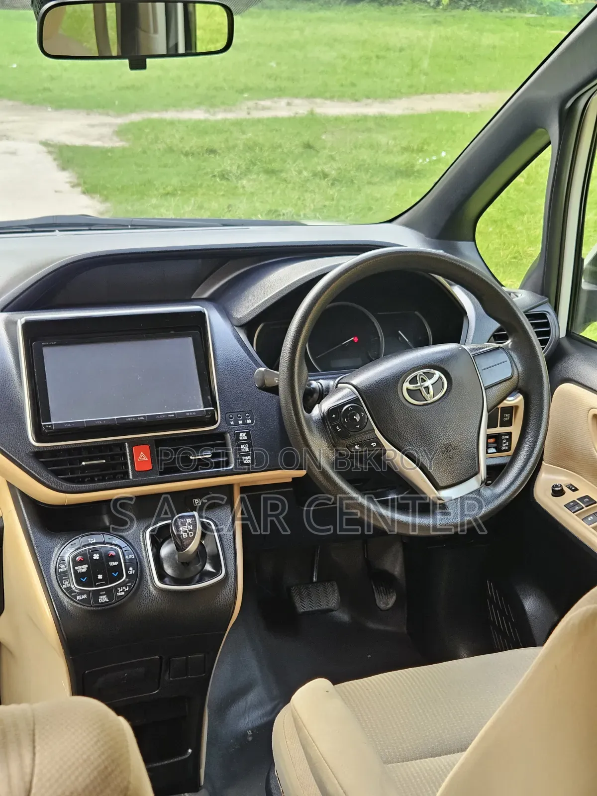 Toyota Noah 2014 Pearl