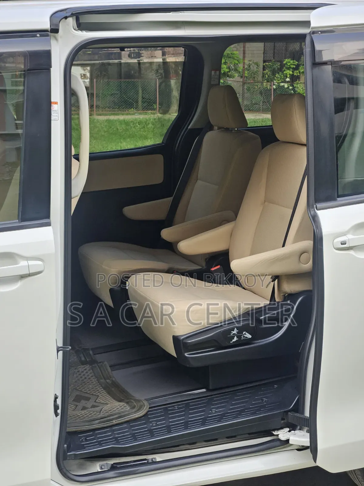 Toyota Noah 2014 Pearl