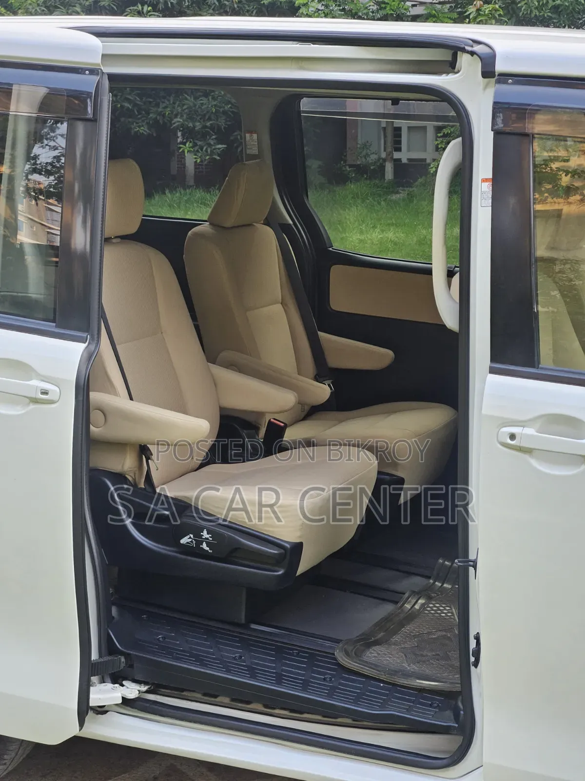 Toyota Noah 2014 Pearl
