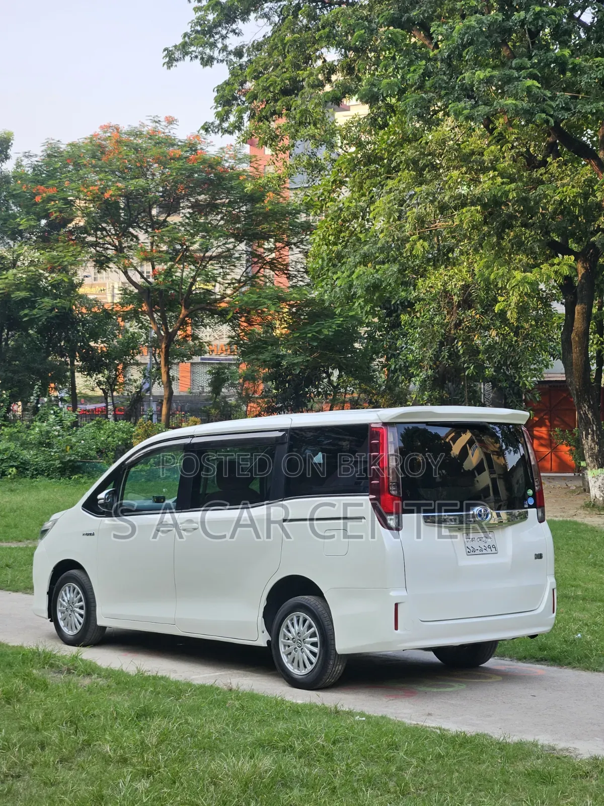 Toyota Noah 2014 Pearl