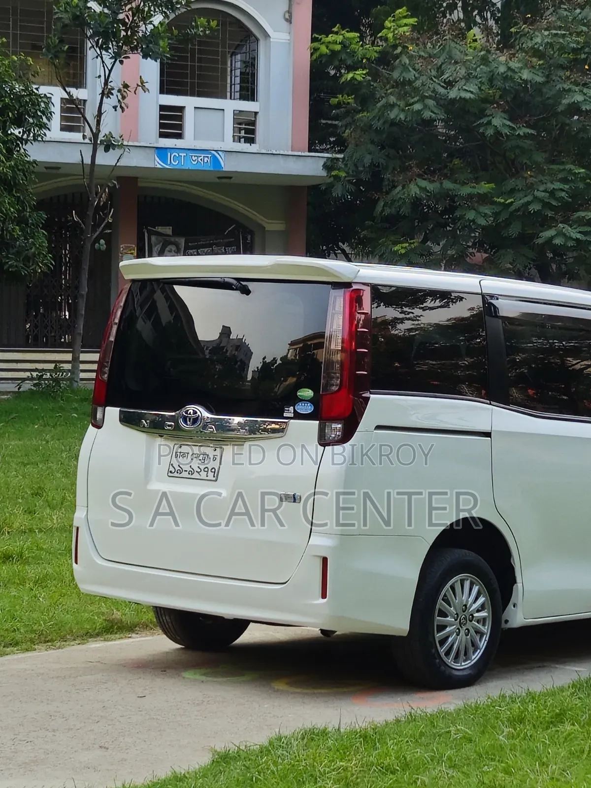 Toyota Noah 2014 Pearl