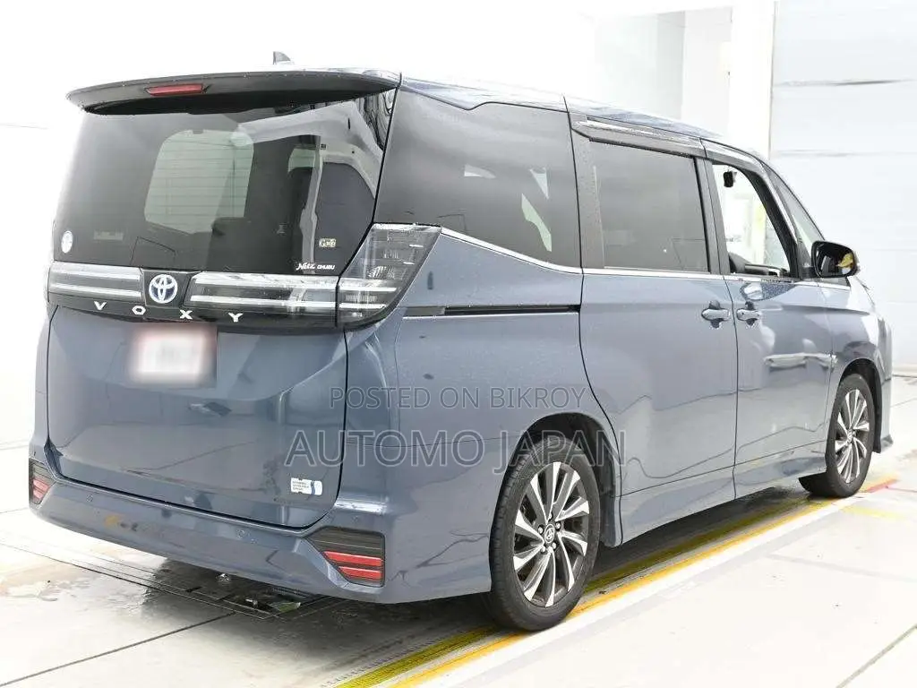 Toyota Voxy 2022 Gray