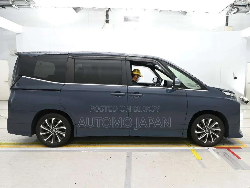 Toyota Voxy 2022 Gray