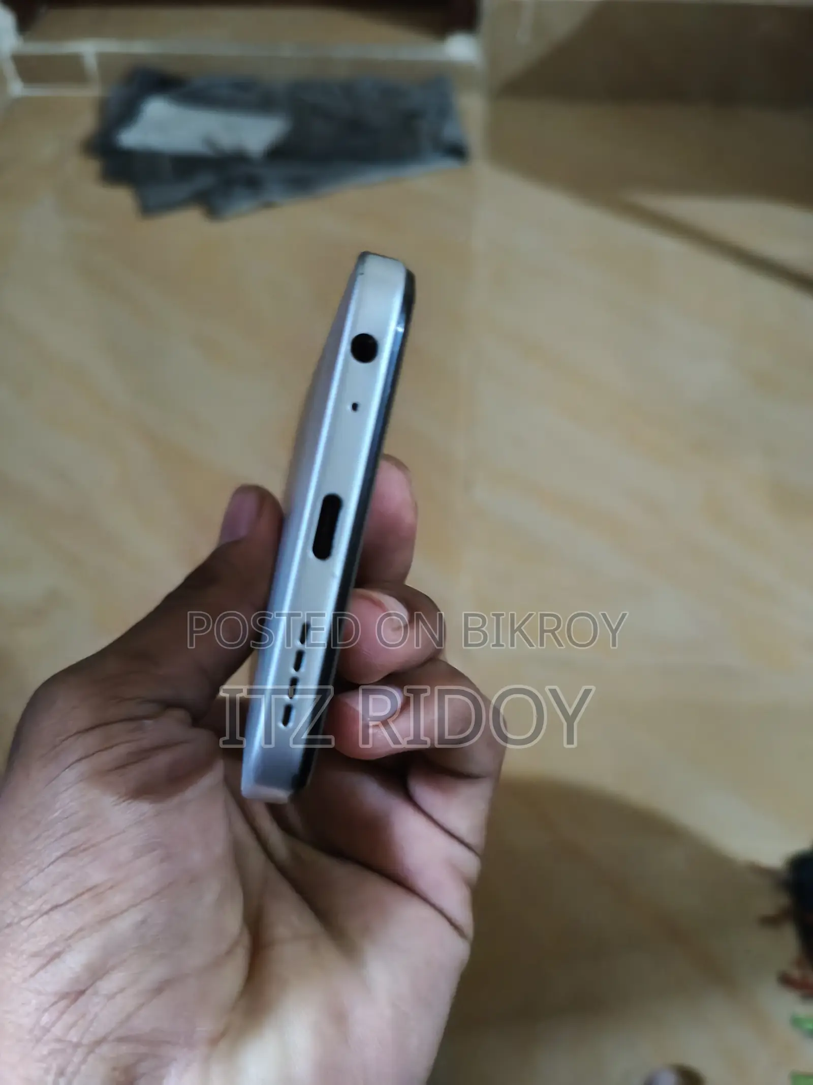 Infinix Hot 60i 128 GB Silver