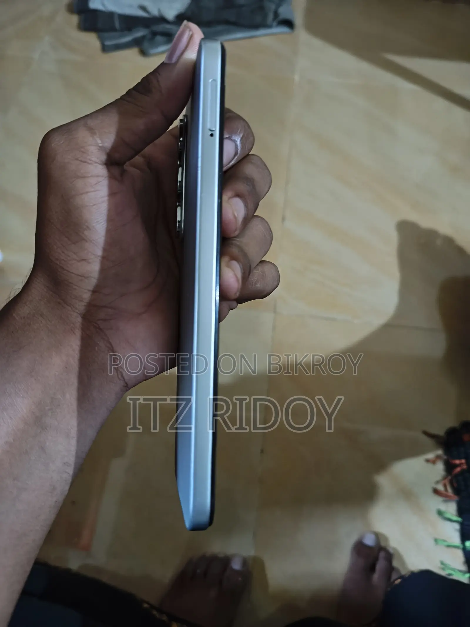 Infinix Hot 60i 128 GB Silver