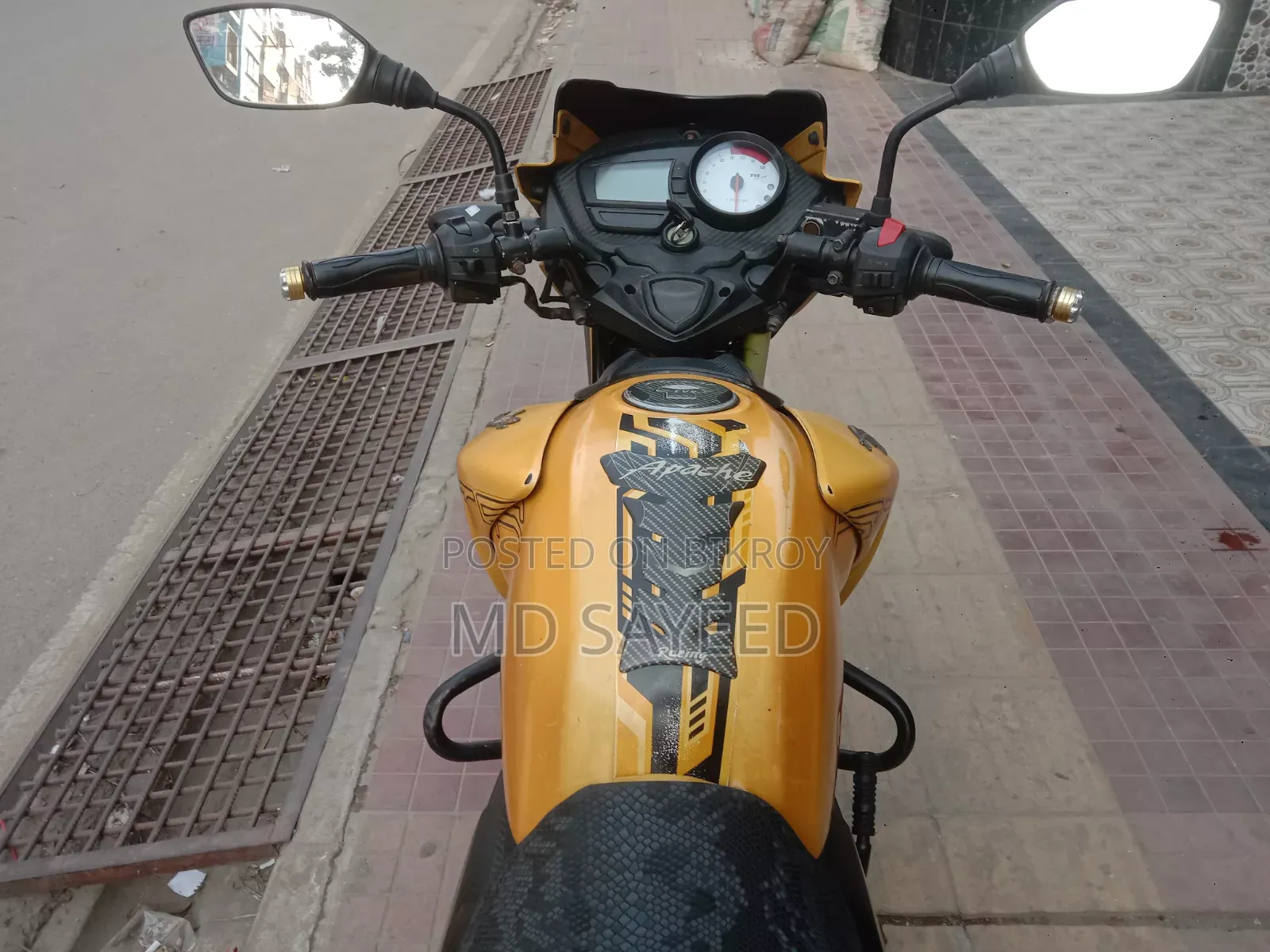 TVS Apache RTR 160 2V 2019 Yellow