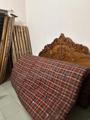 বিক্রয় হবে — কাঁঠাল কাঠের খাট জাজিমসহ