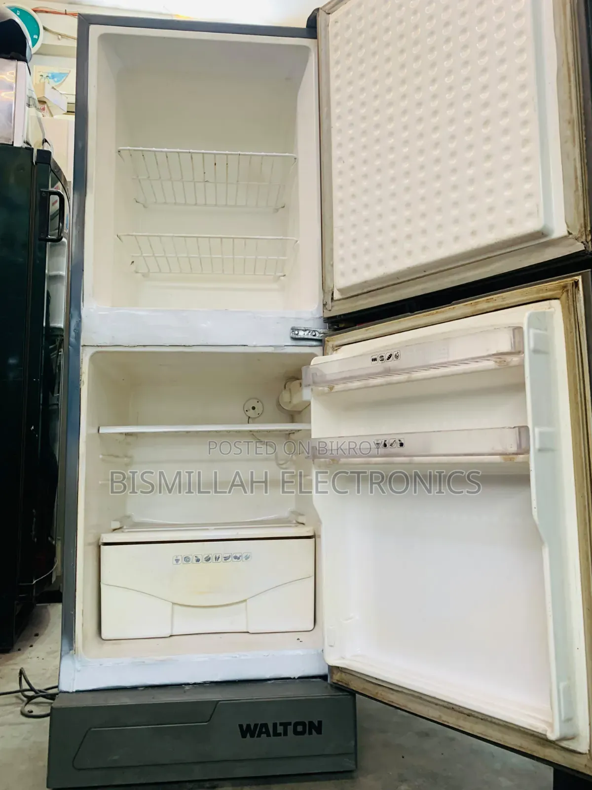 Walton 14 CFT Glass Door Refrigerator