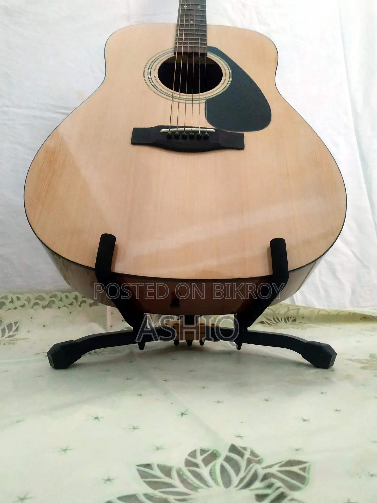 Yamaha F310 Acoustic Guitar