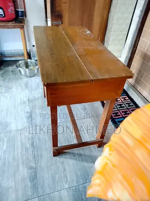 পড়ার টেবিল