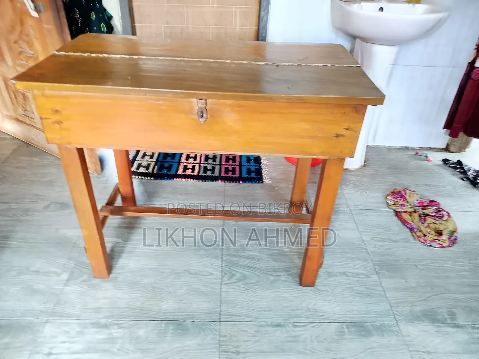 পড়ার টেবিল