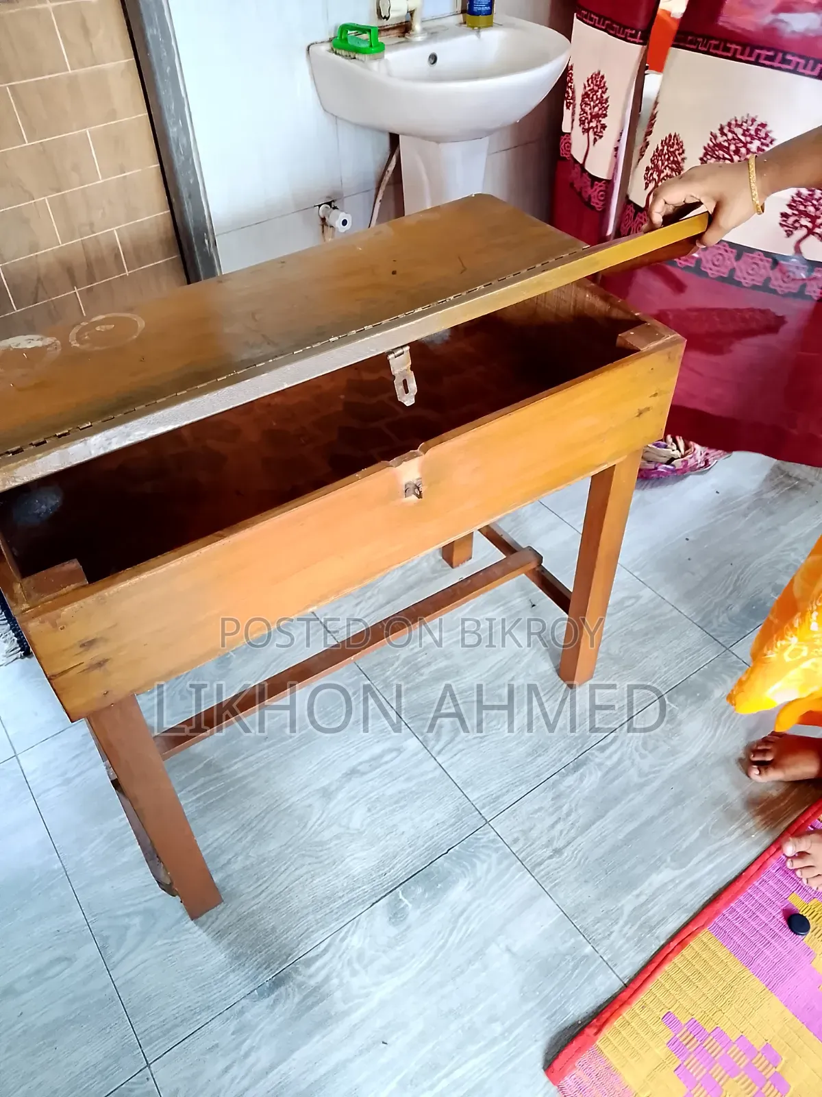 পড়ার টেবিল