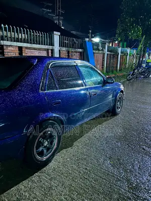 টয়োটা করোলা ১৯৯৬ নীল