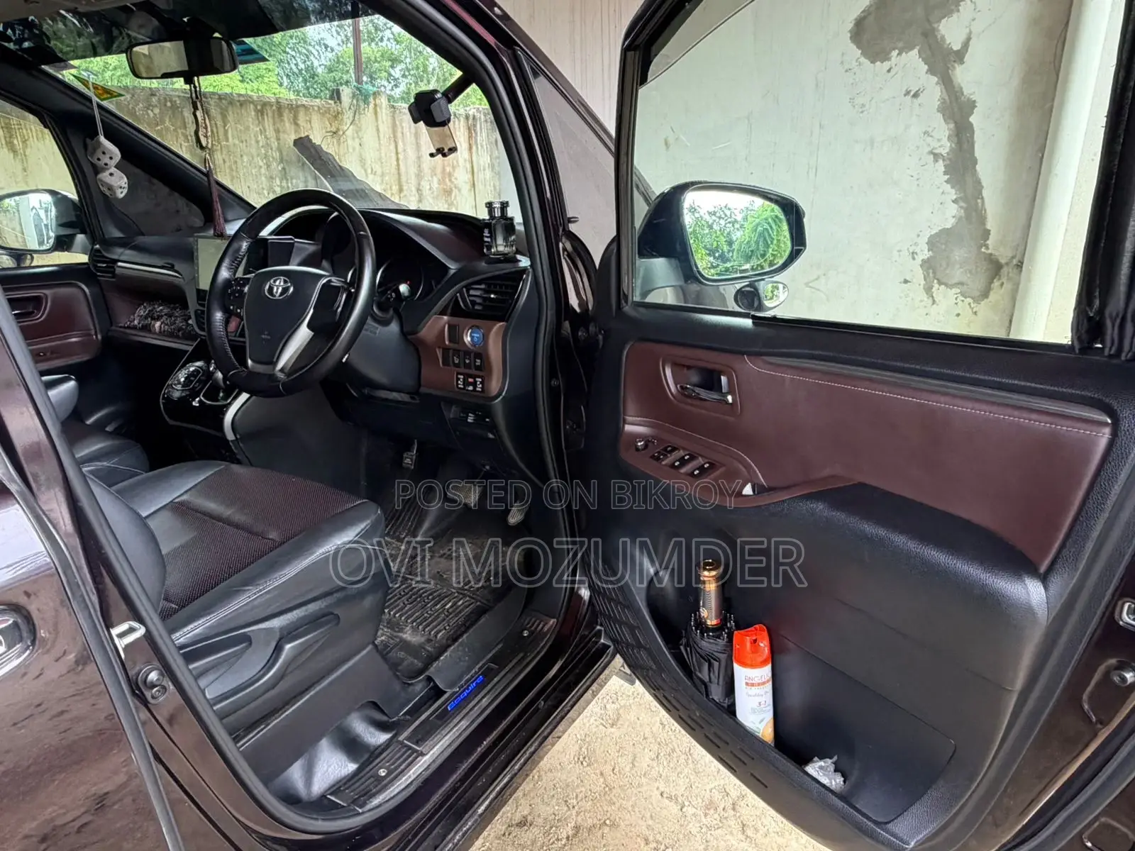 Toyota Esquire 1.8 Front Wheel Drive Hybrid (7 seater) 2015 Red