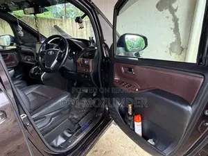 Toyota Esquire 1.8 Front Wheel Drive Hybrid (7 seater) 2015 Red