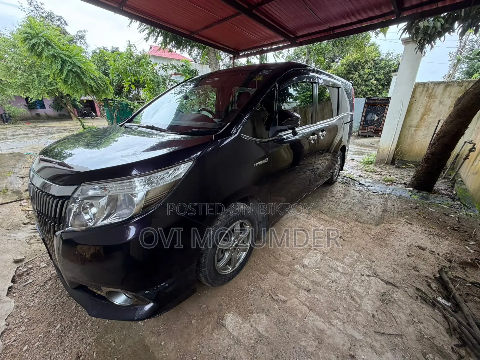 Toyota Esquire 1.8 Front Wheel Drive Hybrid (7 seater) 2015 Red