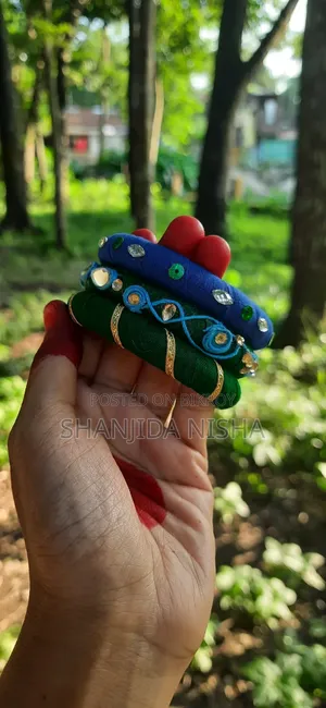 নীল বনলতা হ্যান্ডমেড চুড়ি