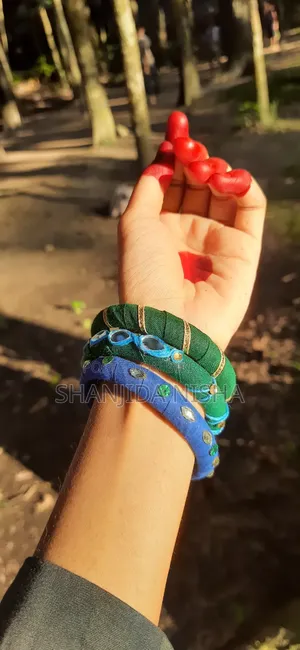 নীল বনলতা হ্যান্ডমেড চুড়ি