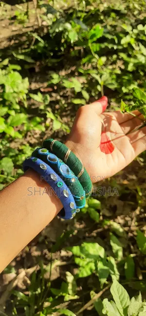 নীল বনলতা হ্যান্ডমেড চুড়ি