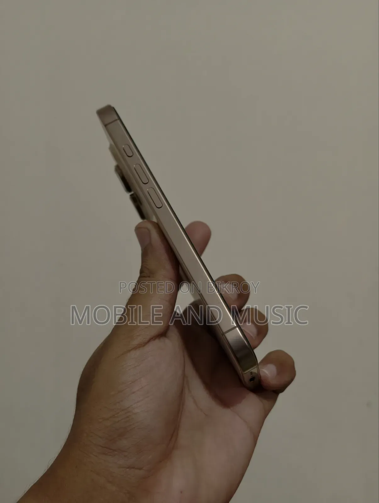 অ্যাপল আইফোন ১৬ প্রো ১২৮ জিবি গোল্ড