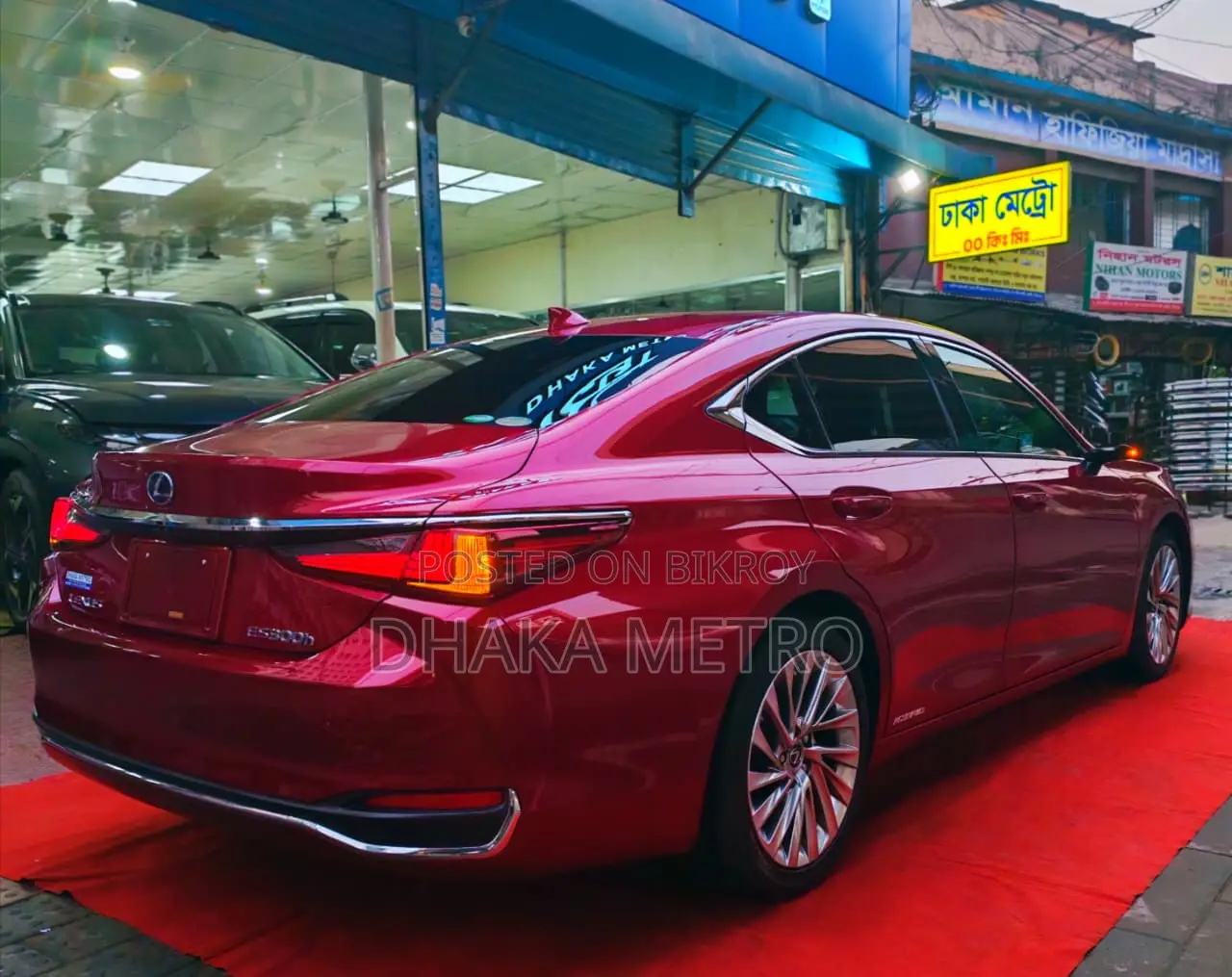 New Lexus ES 2019 Red