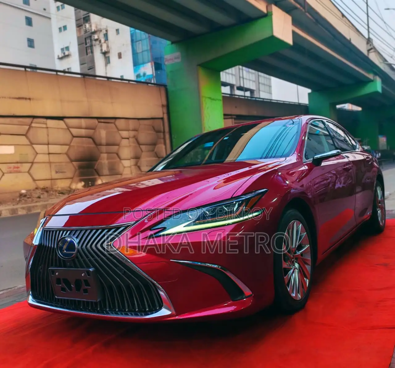 New Lexus ES 2019 Red