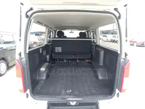 Toyota HiAce 2021 White