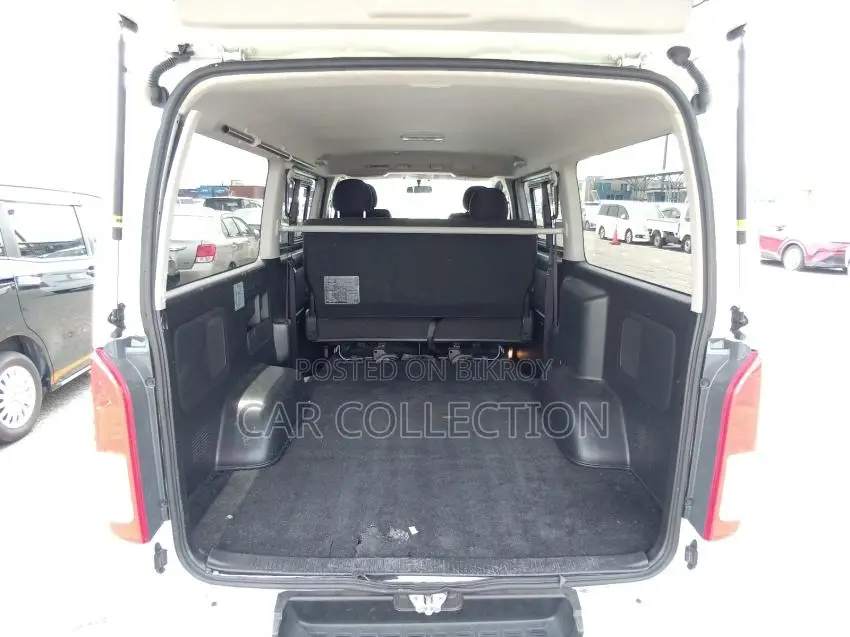 Toyota HiAce 2021 White
