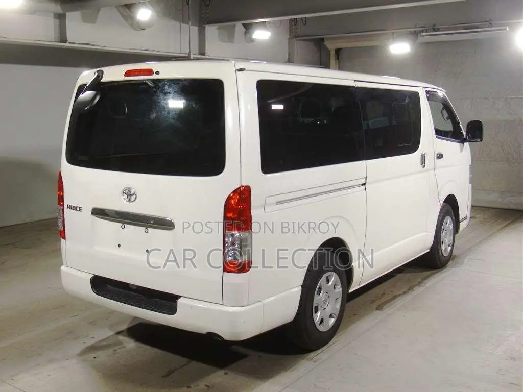 Toyota HiAce 2021 White