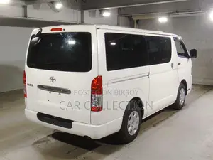 Toyota HiAce 2021 White