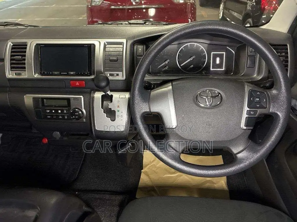 Toyota HiAce 2021 White