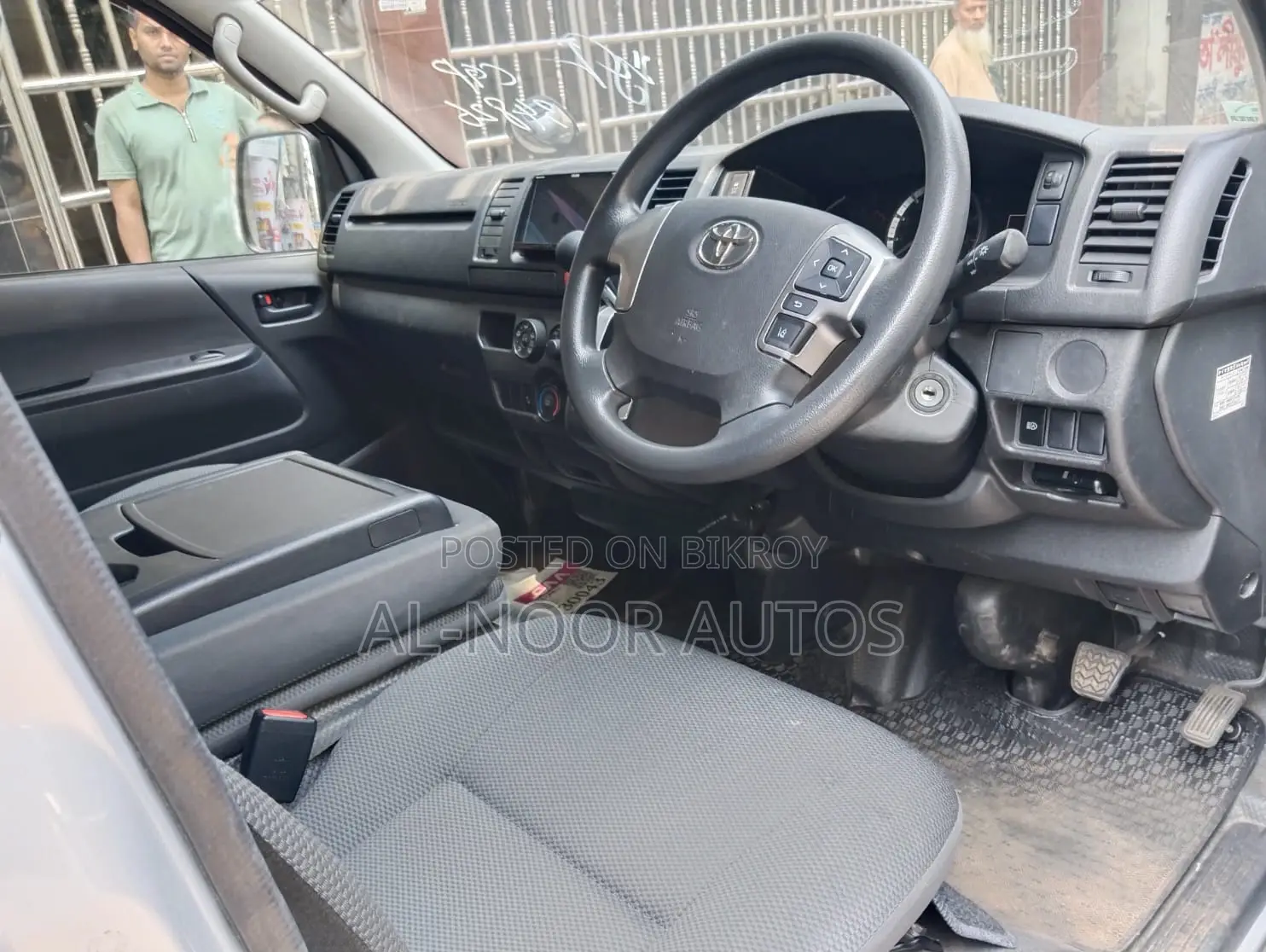 Toyota HiAce 2021 Silver