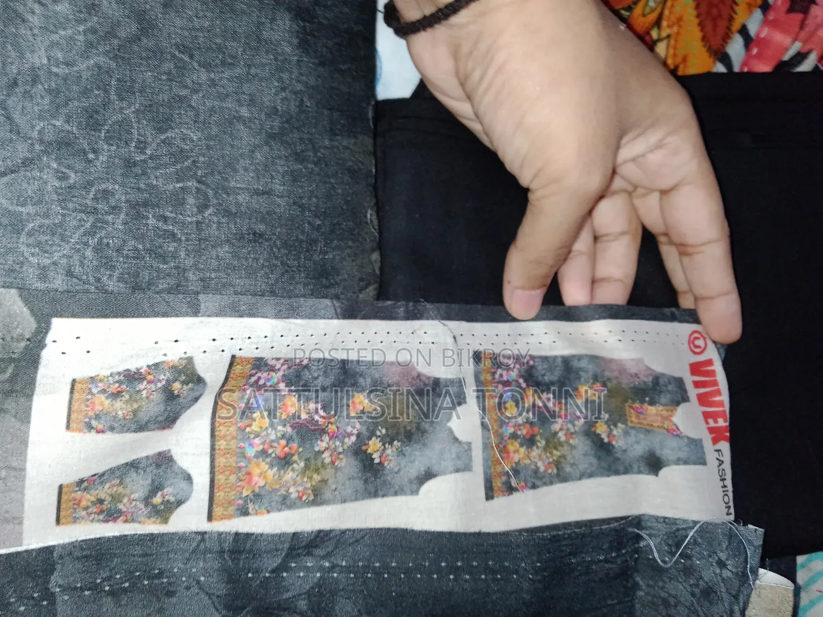 সুতোর কাজ করা থ্রিপিছ