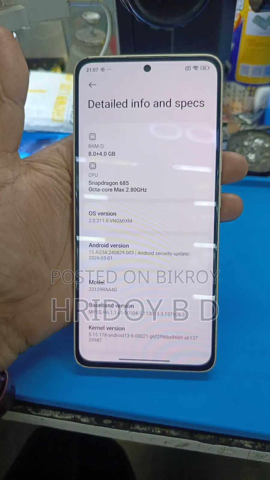 Mobile Phone 8 GB Gold