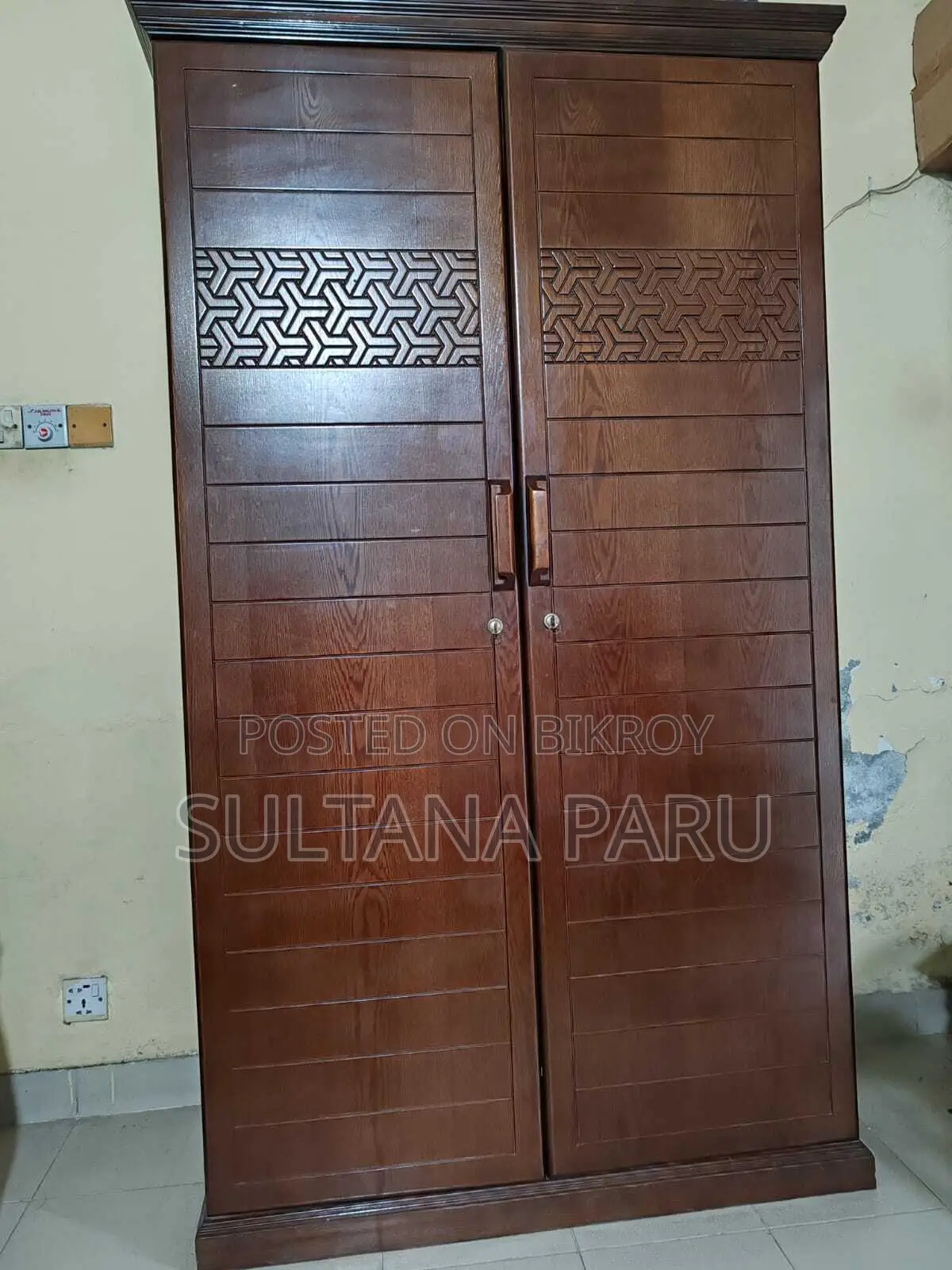 Brown Stylist Wooden Wardrobe