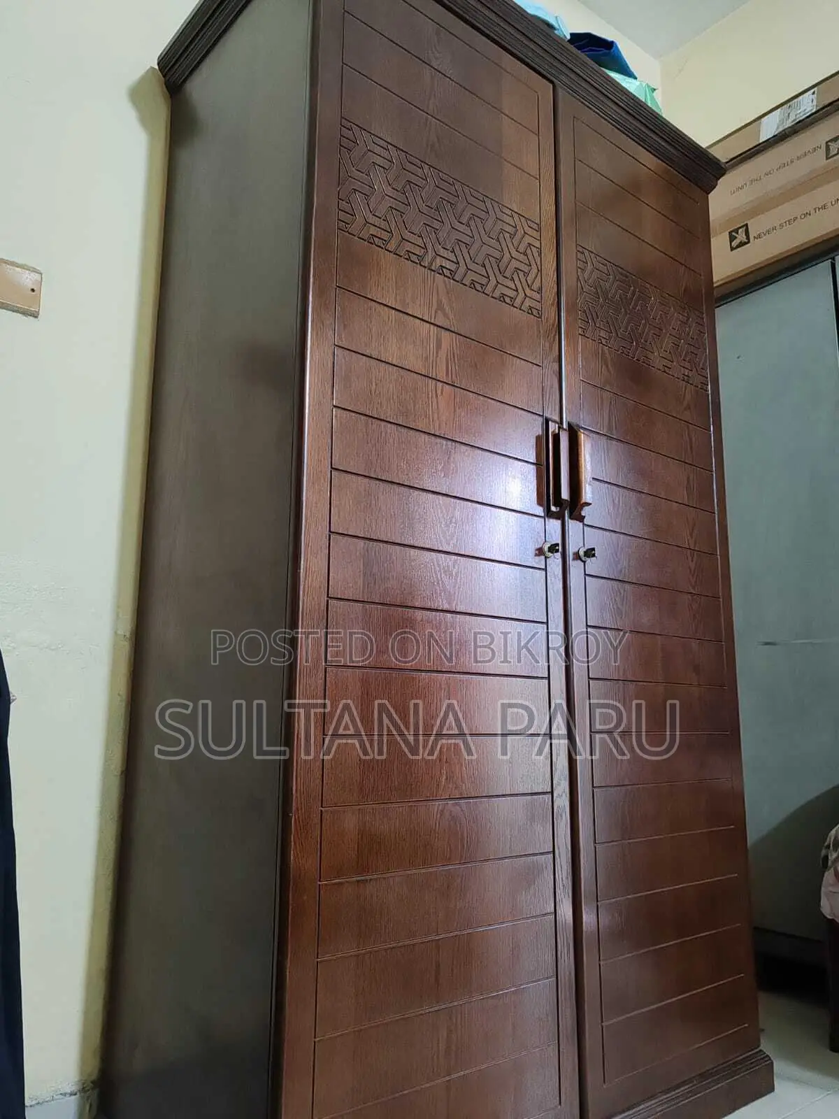 Brown Stylist Wooden Wardrobe