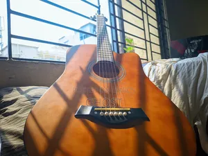 বিক্রির জন্য কাবাত (Kabat) গিটার, নতুনের মতো