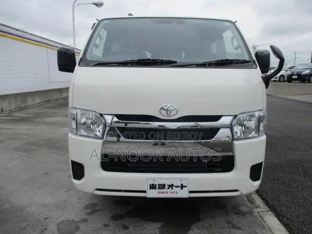 Toyota HiAce 2021 White