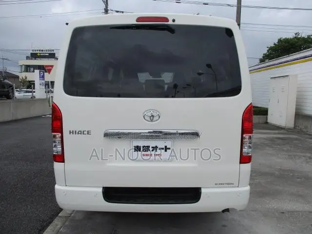 Toyota HiAce 2021 White
