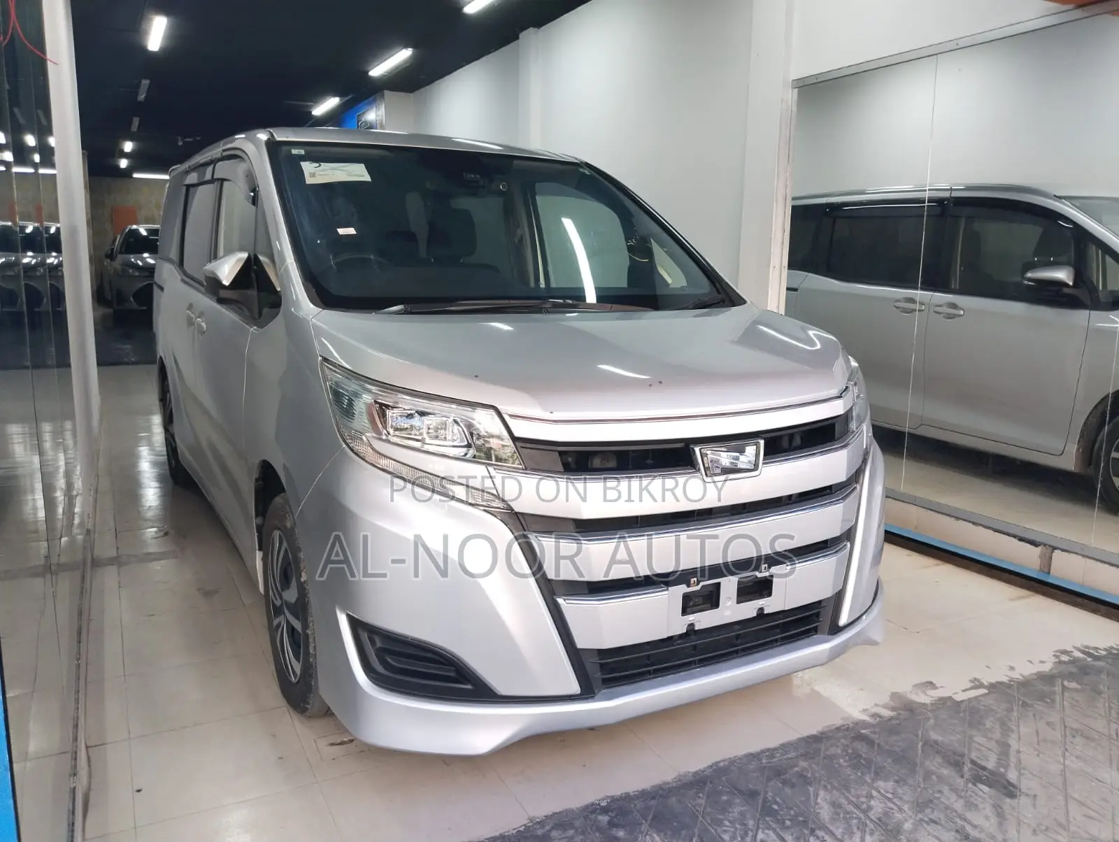 Toyota Noah 2021 Silver
