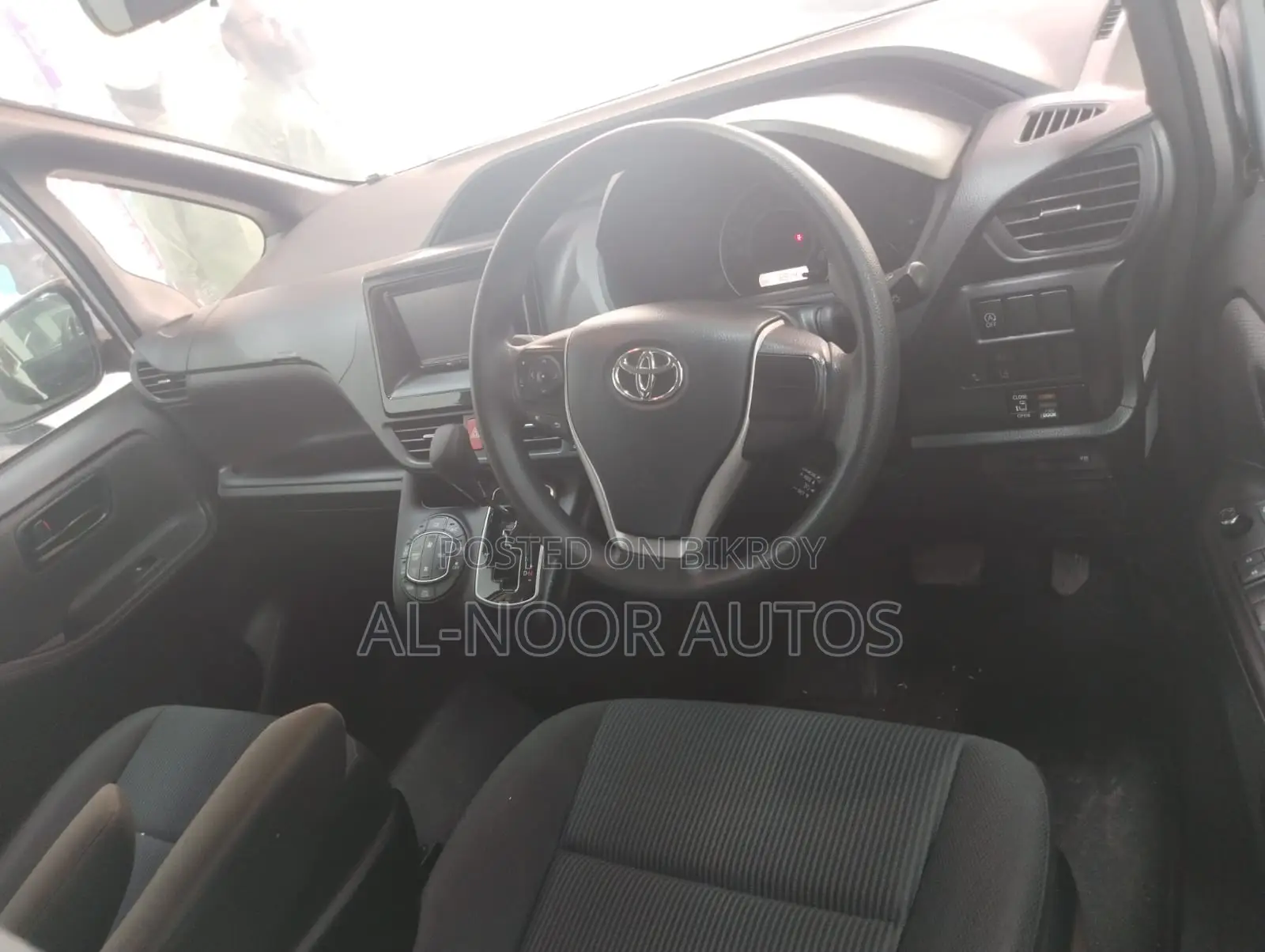 Toyota Noah 2021 Silver