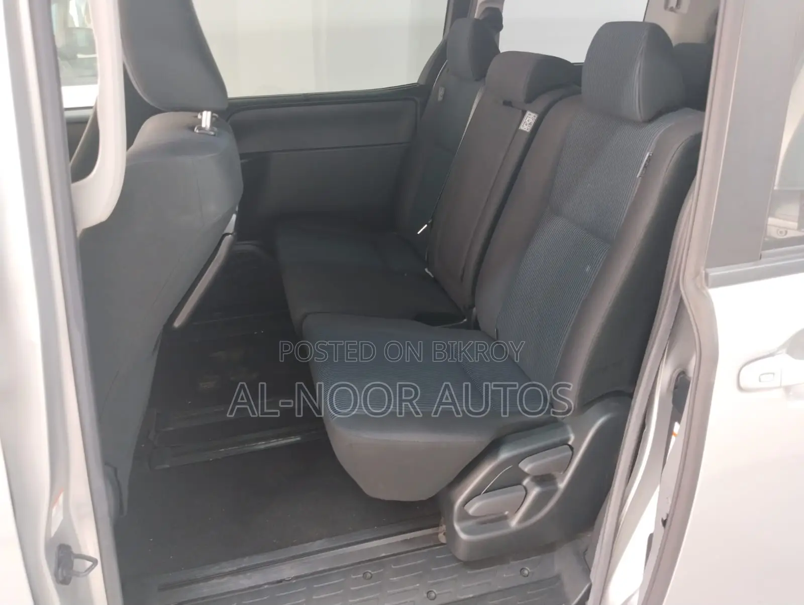 Toyota Noah 2021 Silver