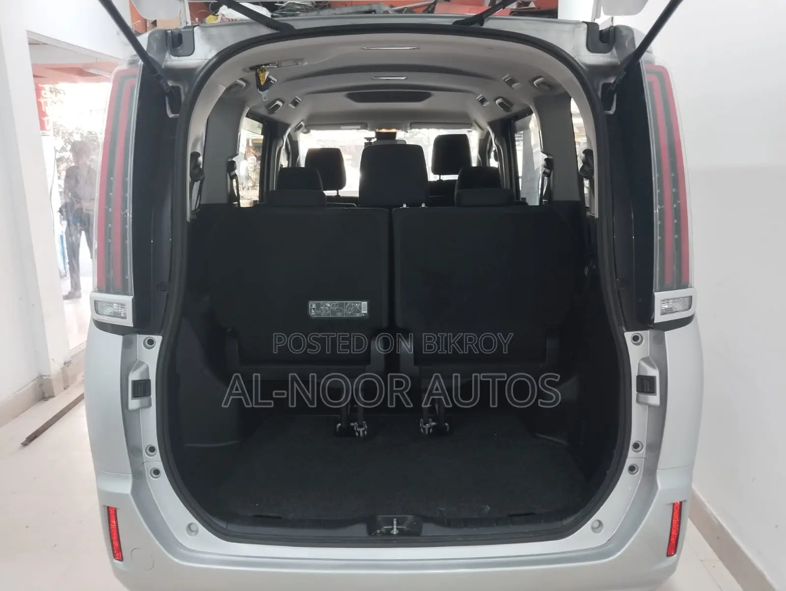 Toyota Noah 2021 Silver