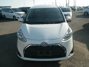 Toyota Sienta 2021 Pearl