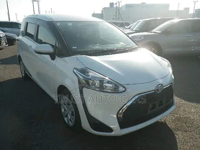 Toyota Sienta 2021 Pearl
