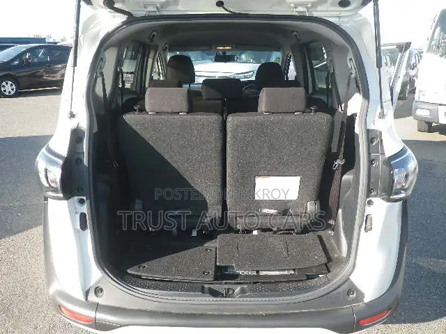 Toyota Sienta 2021 Pearl